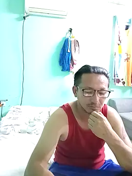 Snapshot of Andresguz35 chatting on March 5, 2:30 am Andresguz35 online show from March 5, 2:30 am
