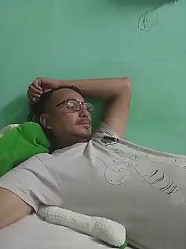 Andresguz35 online show from November 17, 3:10 am