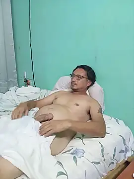 Snapshot of Andresguz35 chatting on May 15, 5:27 am Andresguz35 online show from May 15, 5:27 am