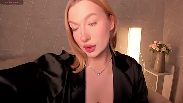 Emma  Leee online show from September 9, 12:54 am