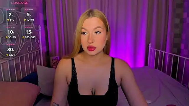 Emma  Leee online show from November 7, 12:48 am