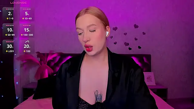Emma  Leee online show from October 4, 12:34 am