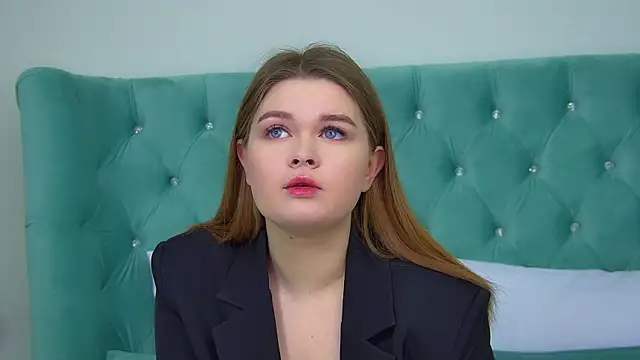 CrystalLyons online show from March 16, 6:09 am