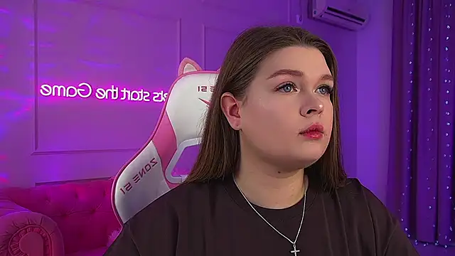 CrystalLyons online show from March 1, 6:24 am