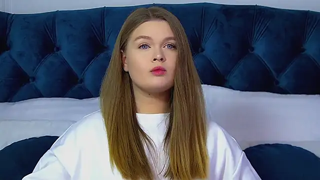 CrystalLyons online show from March 23, 6:08 pm