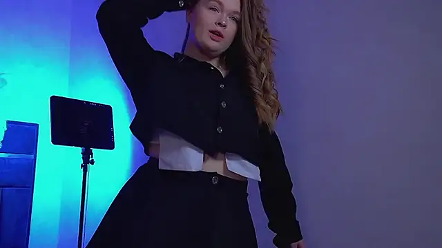 CrystalLyons online show from March 22, 6:26 am