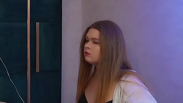 CrystalLyons online show from December 20, 6:05 am