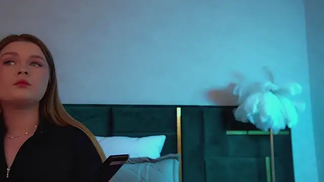 CrystalLyons online show from November 24, 6:08 pm