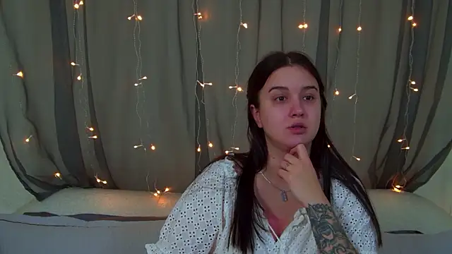 ChristinaMilton online show from November 28, 6:30 pm