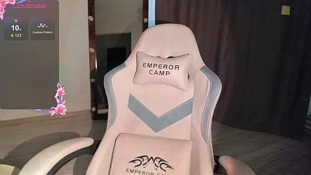 Lana Younes online show from November 26, 10:59 am