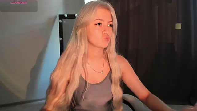 Lana Younes online show from October 10, 12:06 pm