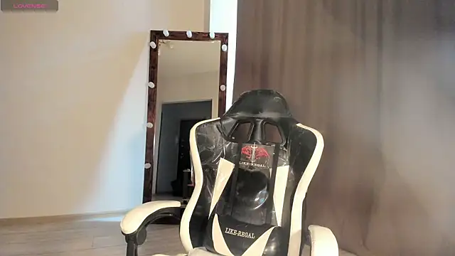 Lana Younes online show from March 18, 11:44 am