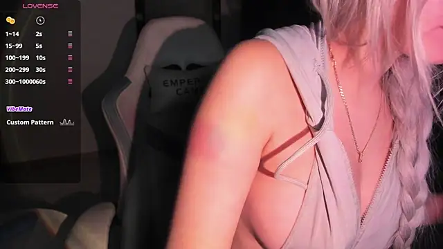 Lana Younes online show from October 18, 7:16 pm