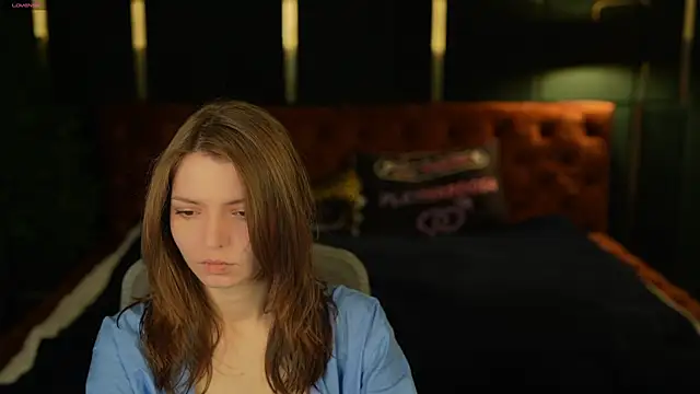 Snapshot of Michelle_054 chatting on December 18, 5:06 pm Michelle 054 online show from December 18, 5:06 pm