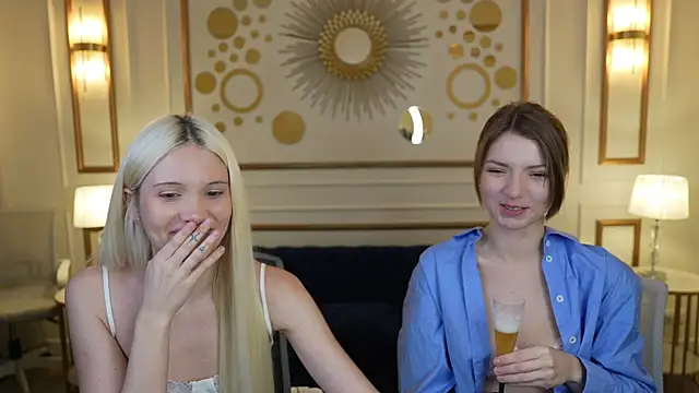 Snapshot of Michelle_054 chatting on November 7, 8:35 pm Michelle 054 online show from November 7, 8:35 pm