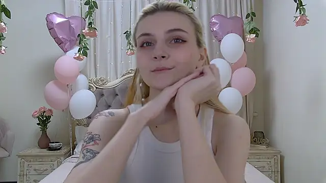 Snapshot of KellyStone chatting on March 7, 5:29 am KellyStone online show from March 7, 5:29 am