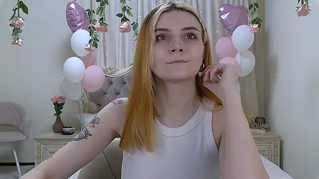 Snapshot of KellyStone chatting on March 14, 5:27 am KellyStone online show from March 14, 5:27 am