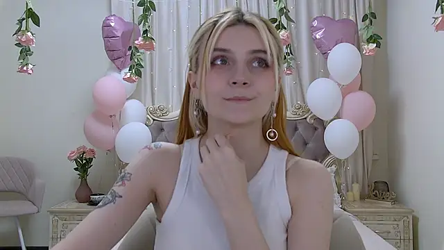 Snapshot of KellyStone chatting on March 7, 11:40 am KellyStone online show from March 7, 11:40 am