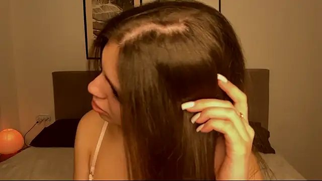 aryamirelle online show from December 4, 7:35 pm