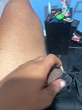 Snapshot of morenoroludo777 chatting on October 25, 4:11 am morenoroludo777 online show from October 25, 4:11 am