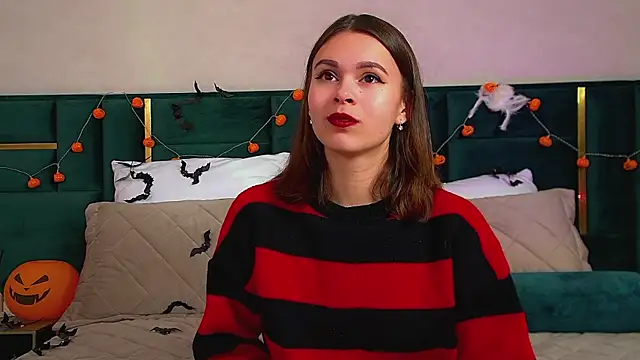 Snapshot of PollyLanders chatting on October 30, 6:27 pm PollyLanders online show from October 30, 6:27 pm