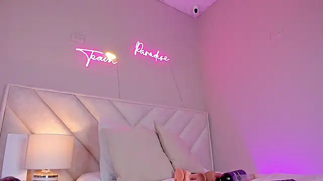 Snapshot of dani_skinny_ chatting on February 13, 6:37 pm dani skinny online show from February 13, 6:37 pm