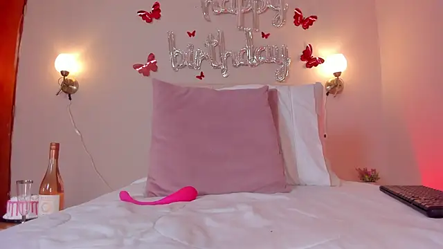 Snapshot of dani_skinny_ chatting on March 8, 2:51 pm dani skinny online show from March 8, 2:51 pm