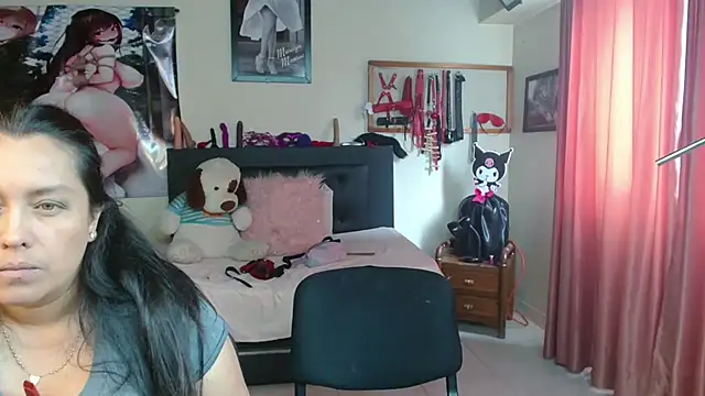 Snapshot of Marilynselxoveanalhard chatting on May 19, 1:40 pm Marilynselxoveanalhard online show from May 19, 1:40 pm