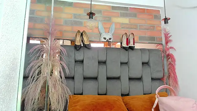 JESSYCORTES online show from October 30, 2:47 pm