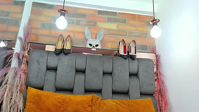 JESSYCORTES online show from October 22, 2:49 pm