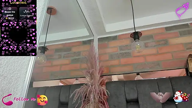 JESSYCORTES online show from December 5, 3:43 pm