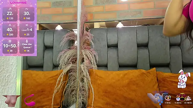 JESSYCORTES online show from December 17, 4:23 pm