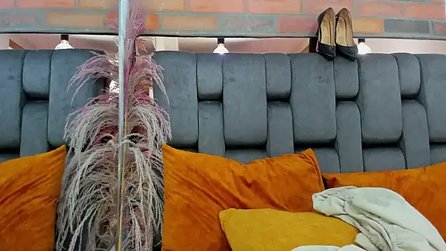 JESSYCORTES online show from December 19, 4:53 pm