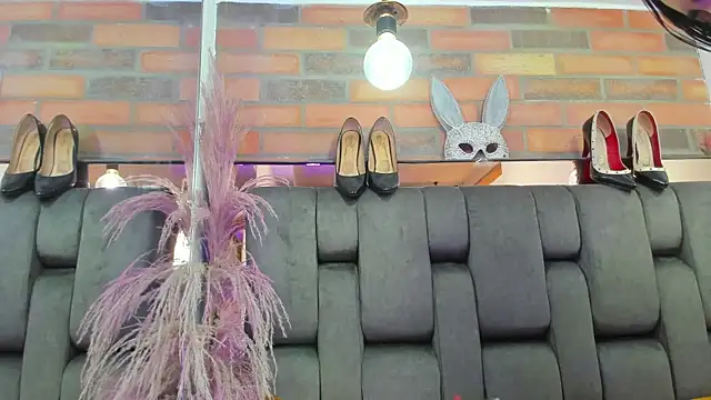 JESSYCORTES online show from October 24, 2:49 pm