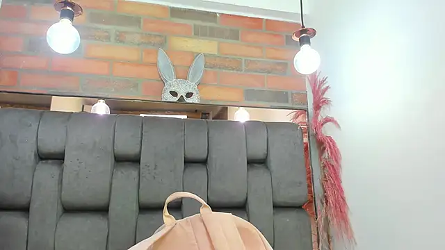 JESSYCORTES online show from October 31, 2:57 pm