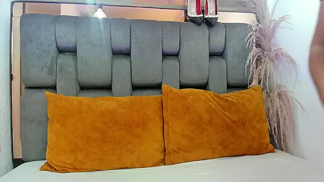 Snapshot of JESSYCORTES chatting on September 11, 1:55 pm JESSYCORTES online show from September 11, 1:55 pm