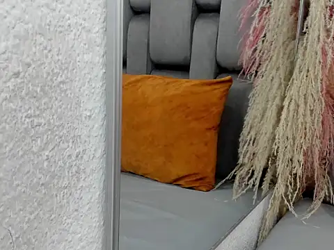 JESSYCORTES online show from April 3, 4:30 am