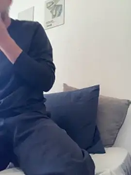 Lucascacaca online show from March 31, 1:02 pm