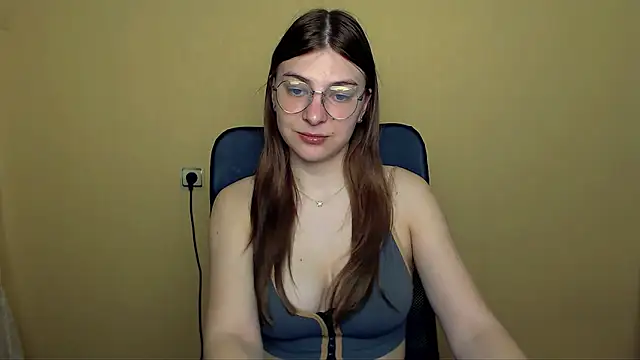 Luna Lush  online show from April 5, 8:32 am