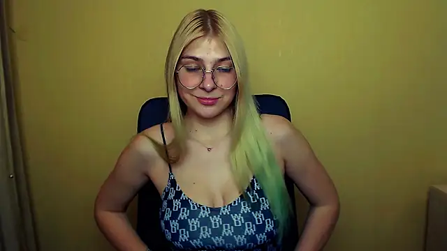 Luna Lush  online show from January 29, 11:30 am