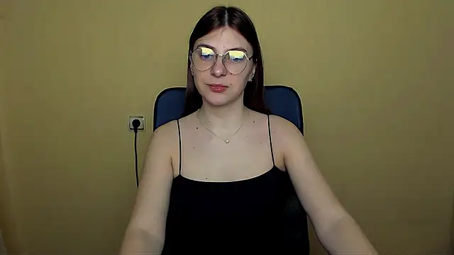 Luna Lush  online show from March 12, 8:40 am