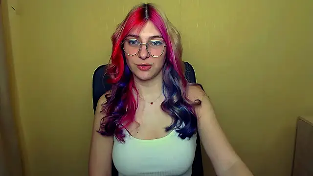 Luna Lush  online show from March 8, 8:11 am