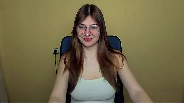 Luna Lush  online show from April 14, 7:35 am