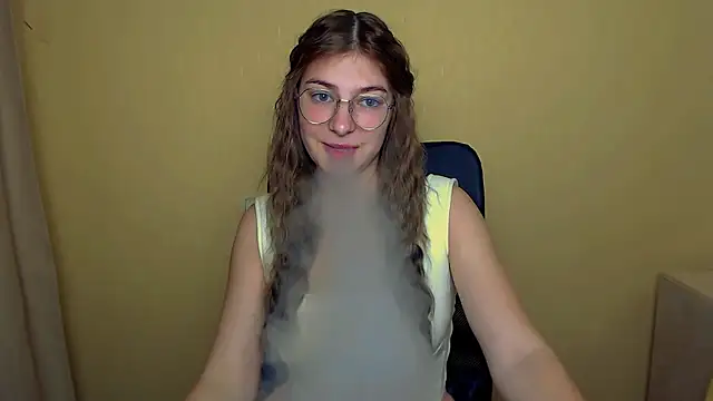 Luna Lush  online show from October 17, 5:33 am