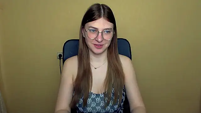 Luna Lush  online show from April 8, 8:16 am