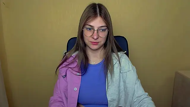 Luna Lush  online show from October 10, 9:10 am