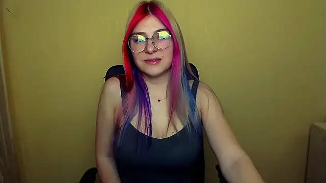 Luna Lush  online show from February 28, 7:15 am