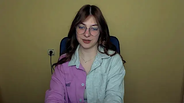 Snapshot of Luna_Lush_ chatting on May 1, 8:41 am Luna Lush online show from May 1, 8:41 am