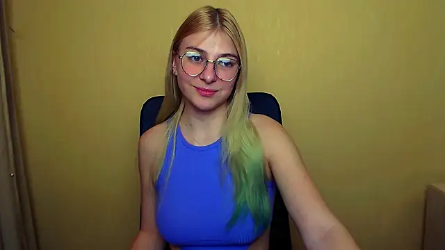 Luna Lush  online show from January 31, 11:35 am