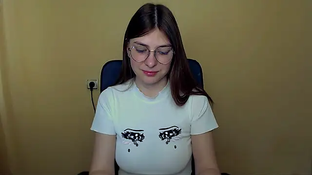 Luna Lush  online show from February 10, 10:25 am